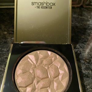 Smashbox + the hoodwitch crystalized highlighter